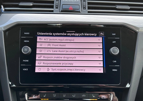 Volkswagen Passat cena 92900 przebieg: 129436, rok produkcji 2020 z Józefów małe 781